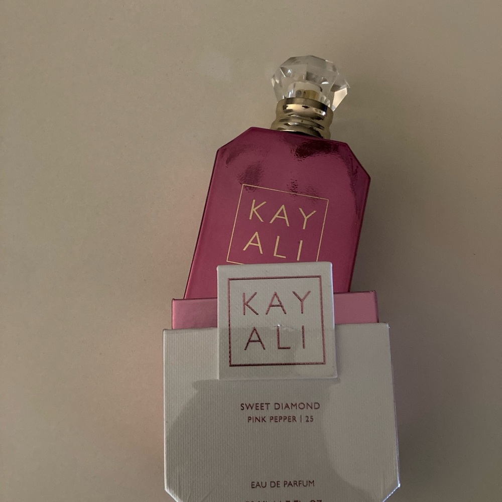 Kayali Sweet Diamond Pink Pepper